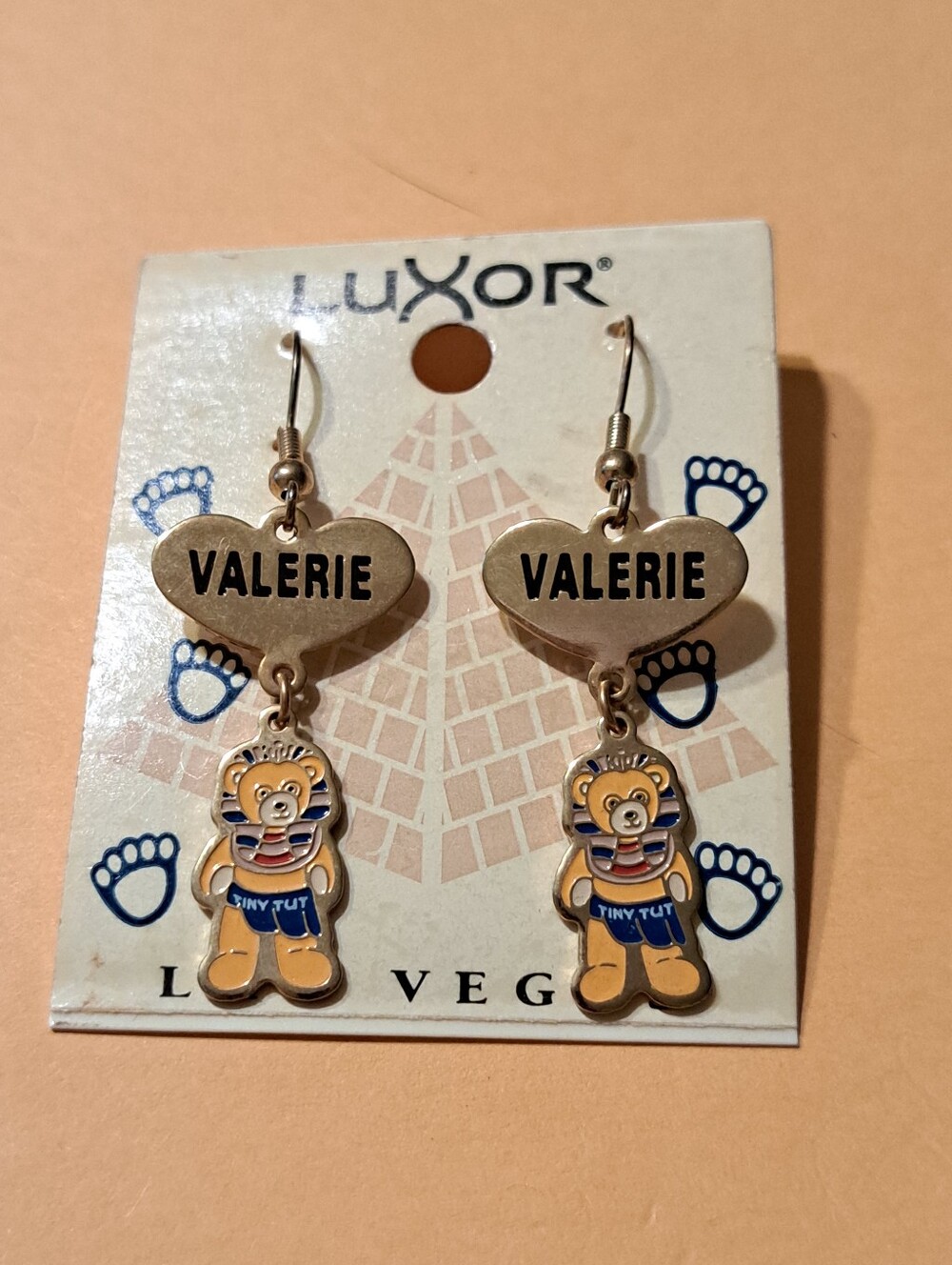 New Luxor Las Vegas Gold Tone Valerie Tiny Tut Dangling Drop Earrings